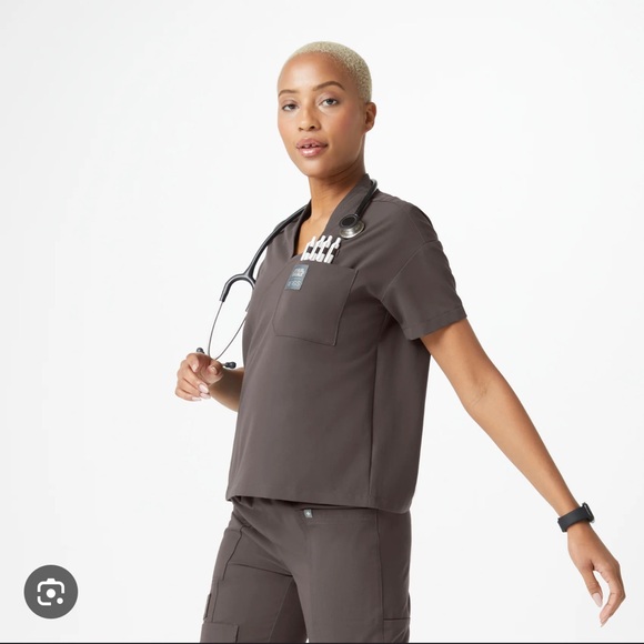 NWT Women’s Ashoka Wrap Scrub Top size XXS - Picture 3 of 7